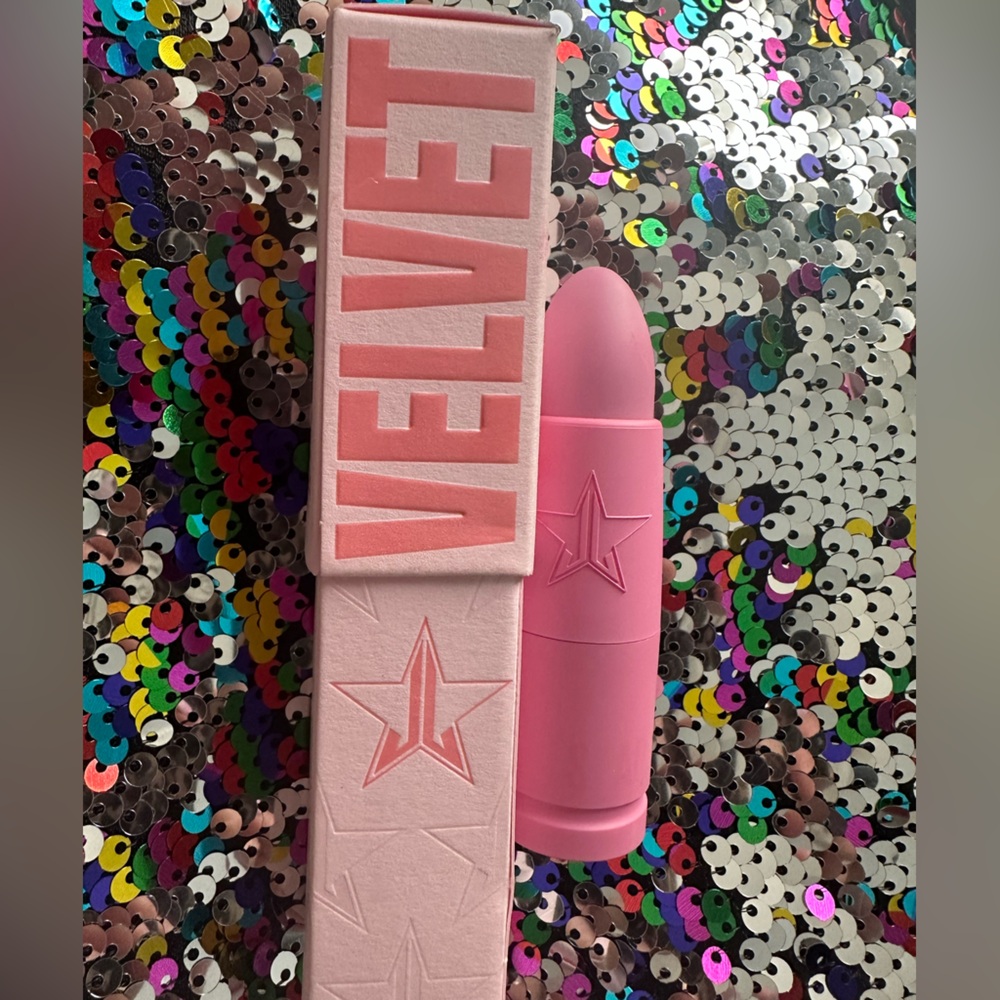 Pink Star-Embossed Lipstick - Picture 3 of 11